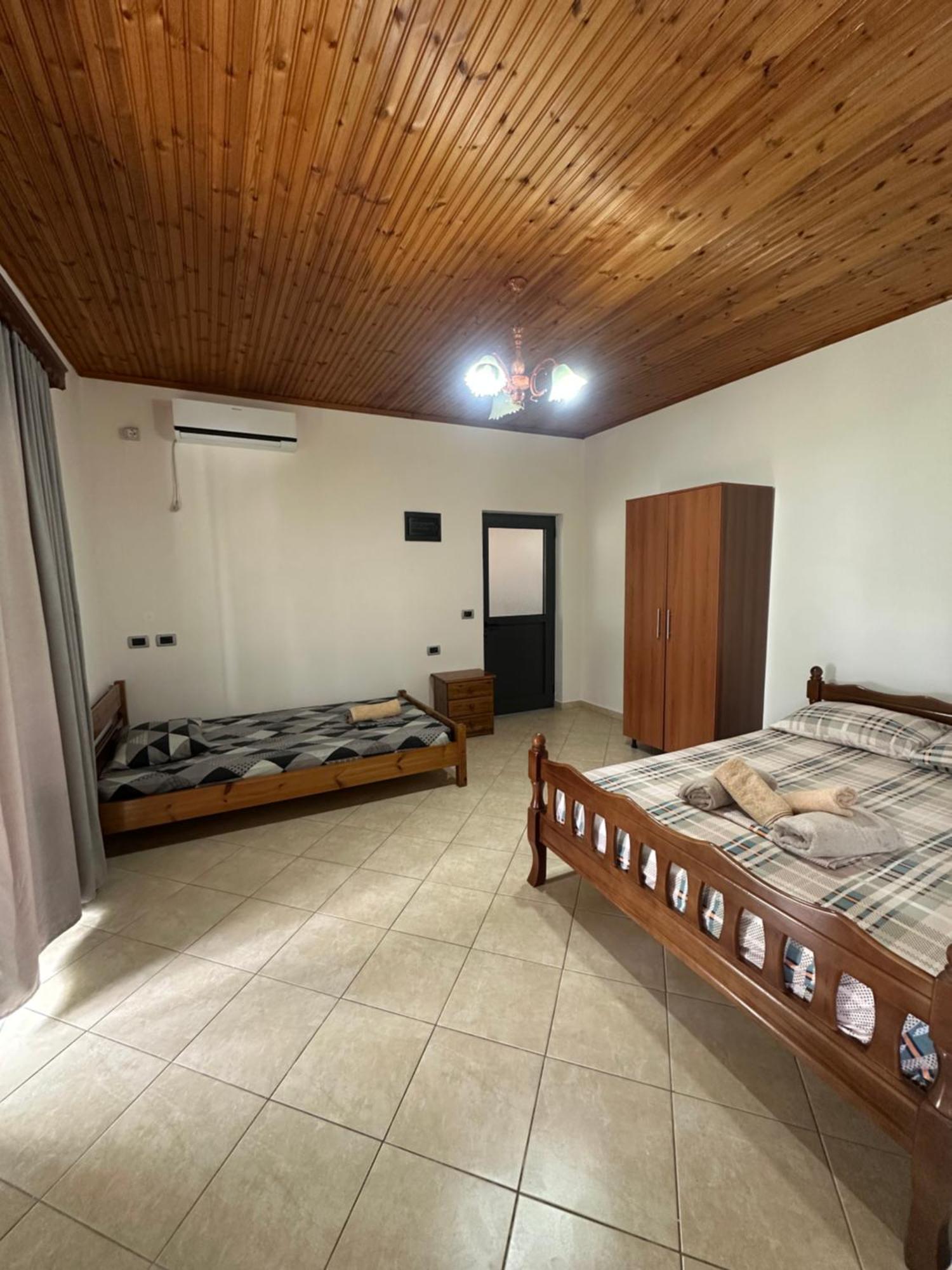 Romeo'S Guest House 2 Piqeras Exterior photo